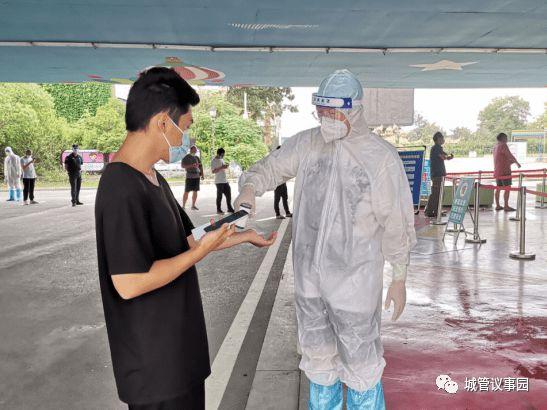 疫情下父子兵齐上阵做志愿，这些父亲有了不一样的体会